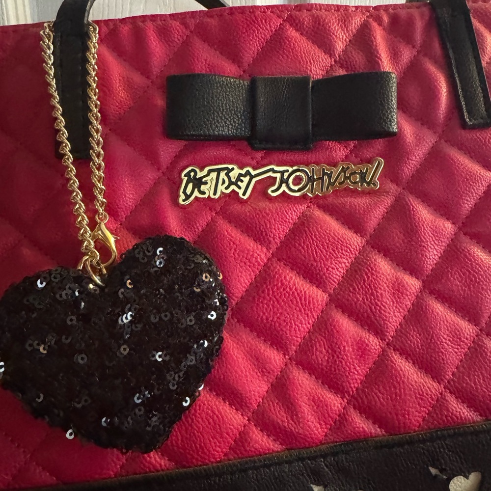 💖 Betsey Johnson Quilted Heart Tote – Pink & Black Statement Bag w/ bow & heart💖 - Picture 5 of 8